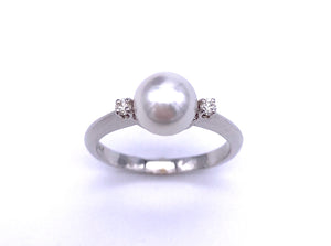 White Pearl and Diamond Ring C333PR621
